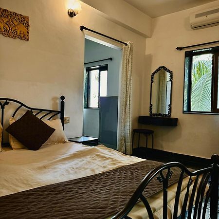 1Bhk Suites With Kitchen & Pool By Goaround Homes At Vagator Ngoại thất bức ảnh