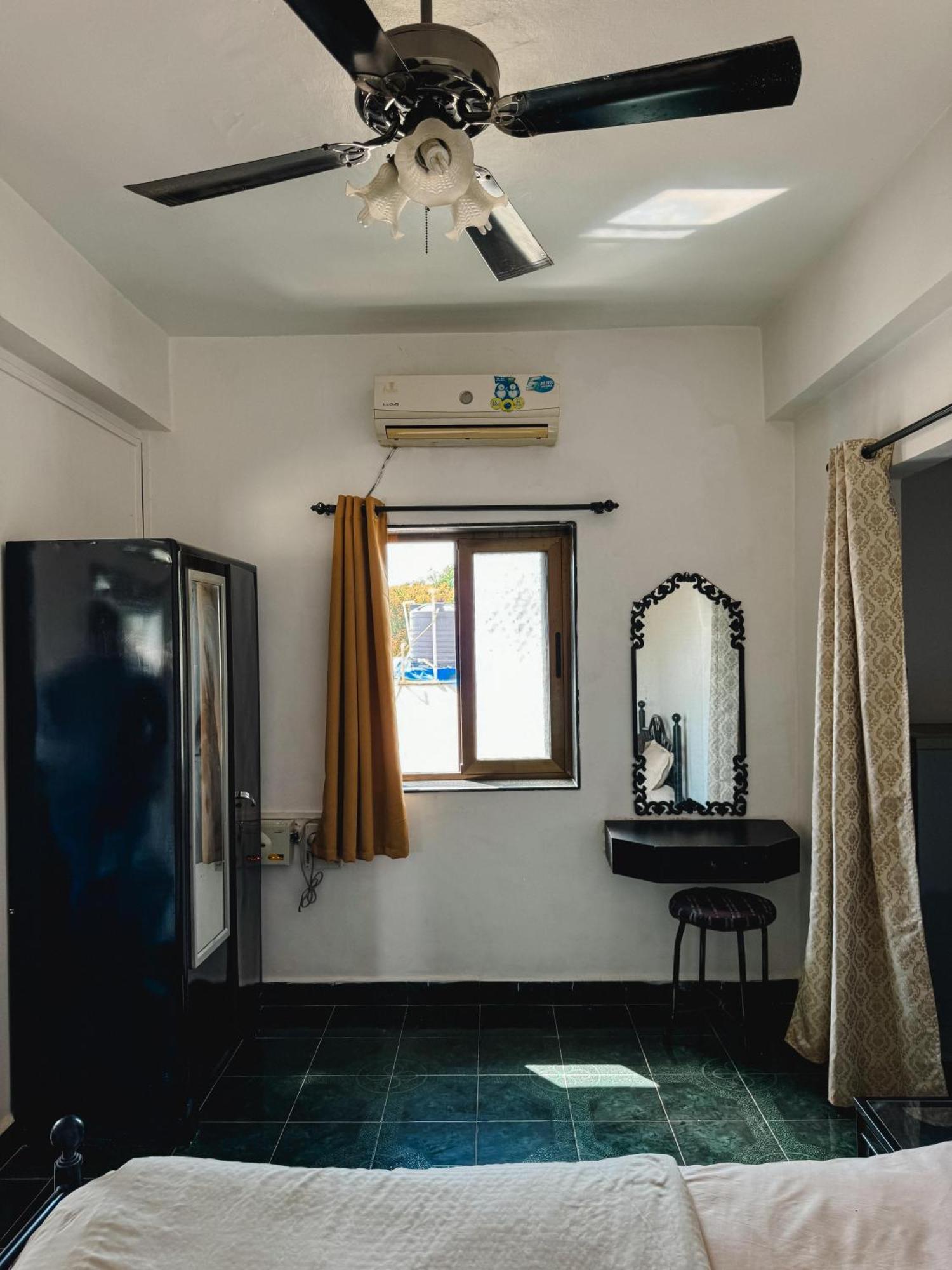 1Bhk Suites With Kitchen & Pool By Goaround Homes At Vagator Ngoại thất bức ảnh