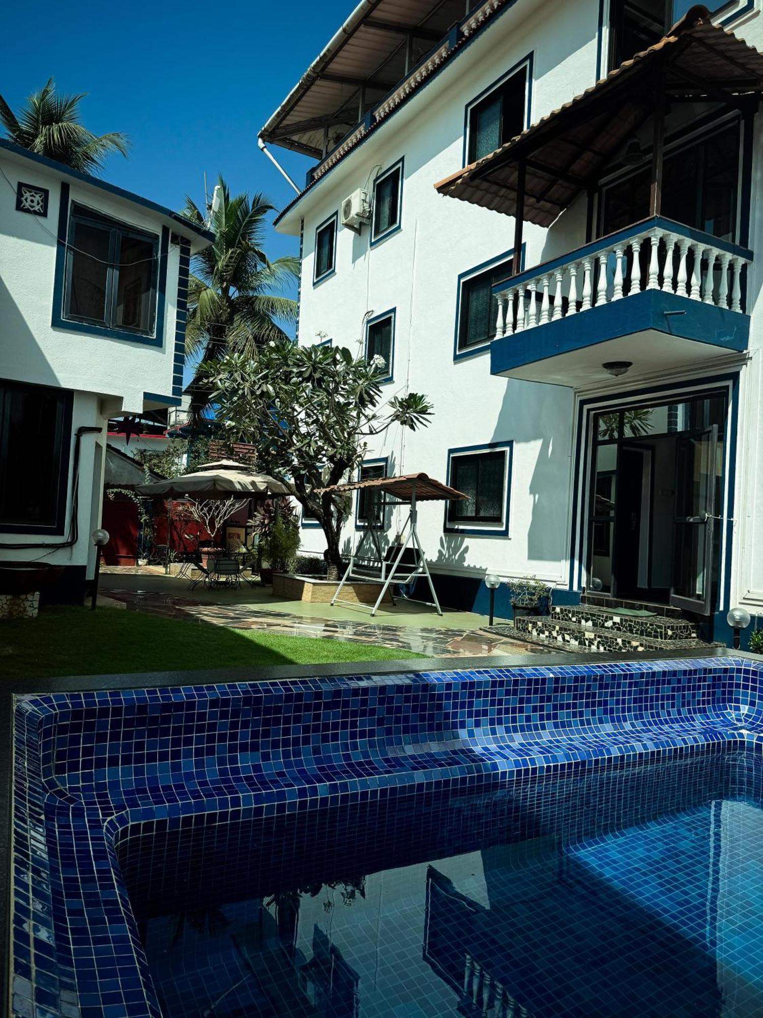 1Bhk Suites With Kitchen & Pool By Goaround Homes At Vagator Ngoại thất bức ảnh
